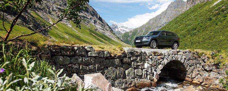 ŠKODA KODIAQ to pierwszy 7-miejscowy SUV marki. Jest przykładem siły i praktyczności.